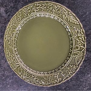 Fancy olive green dining plates. Great for Fall!